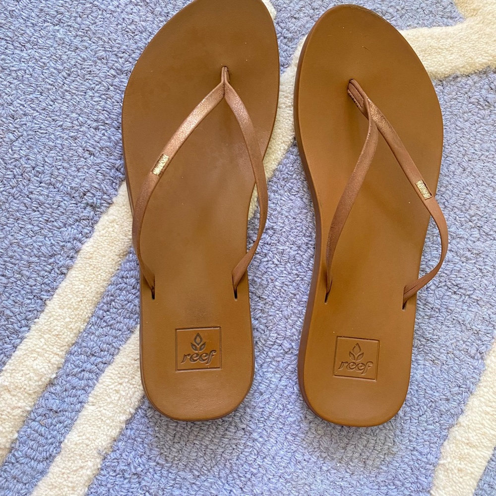 women’s reef flip flops